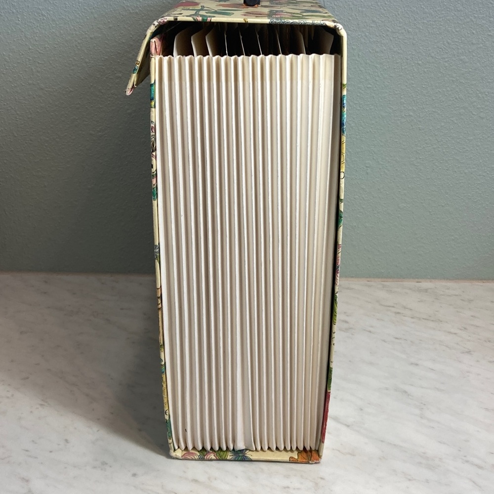 Memory Express Vintage Nature Pattern 12x12 Scrapbook Paper Accordion Storage - Picture 4 of 17